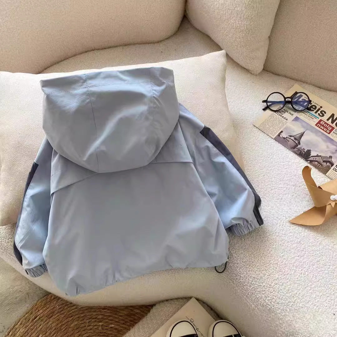 Chaqueta infantil con capucha y dibujos