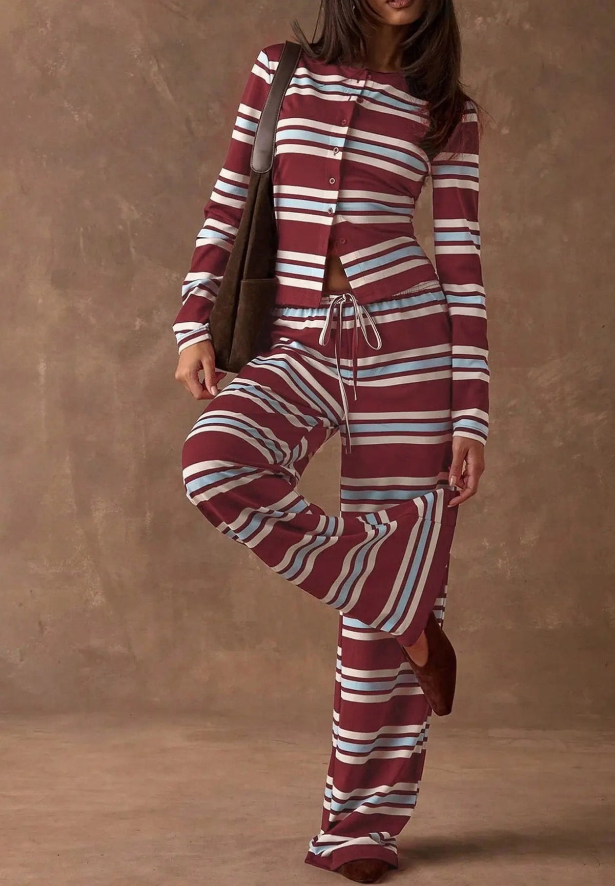 Pijama retro de rayas con pantalón ancho