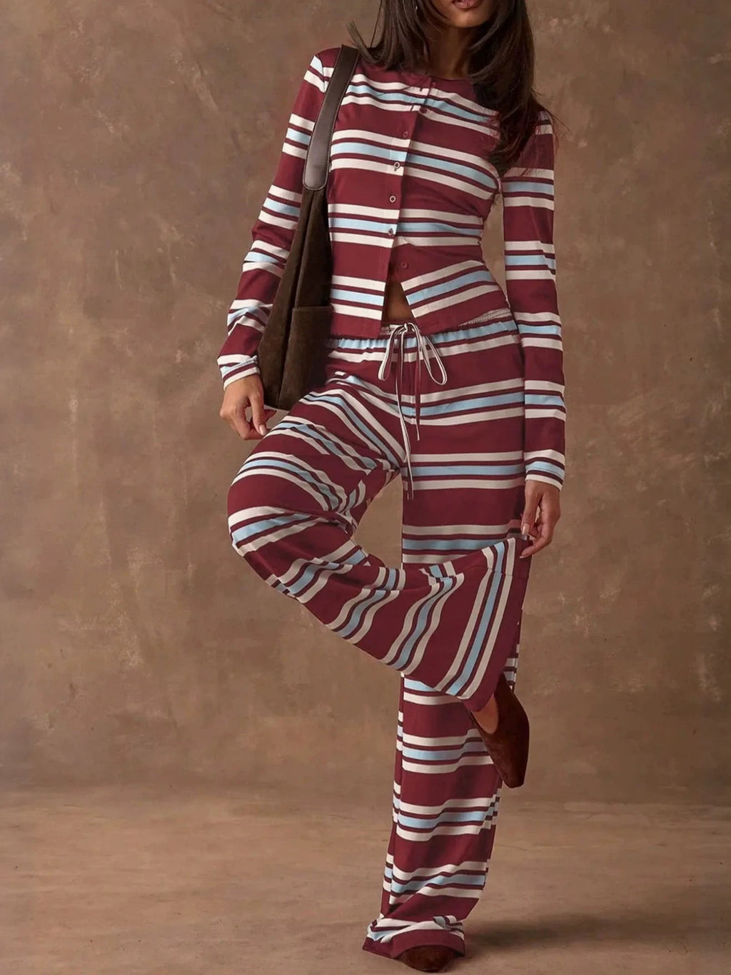 Pijama retro de rayas con pantalón ancho