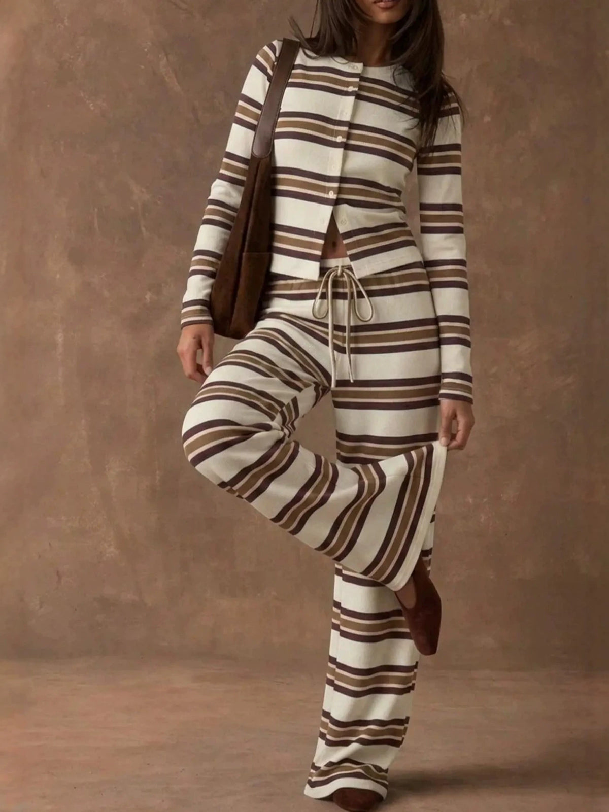 Pijama retro de rayas con pantalón ancho