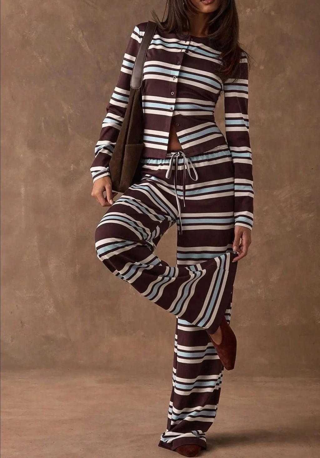 Pijama retro de rayas con pantalón ancho