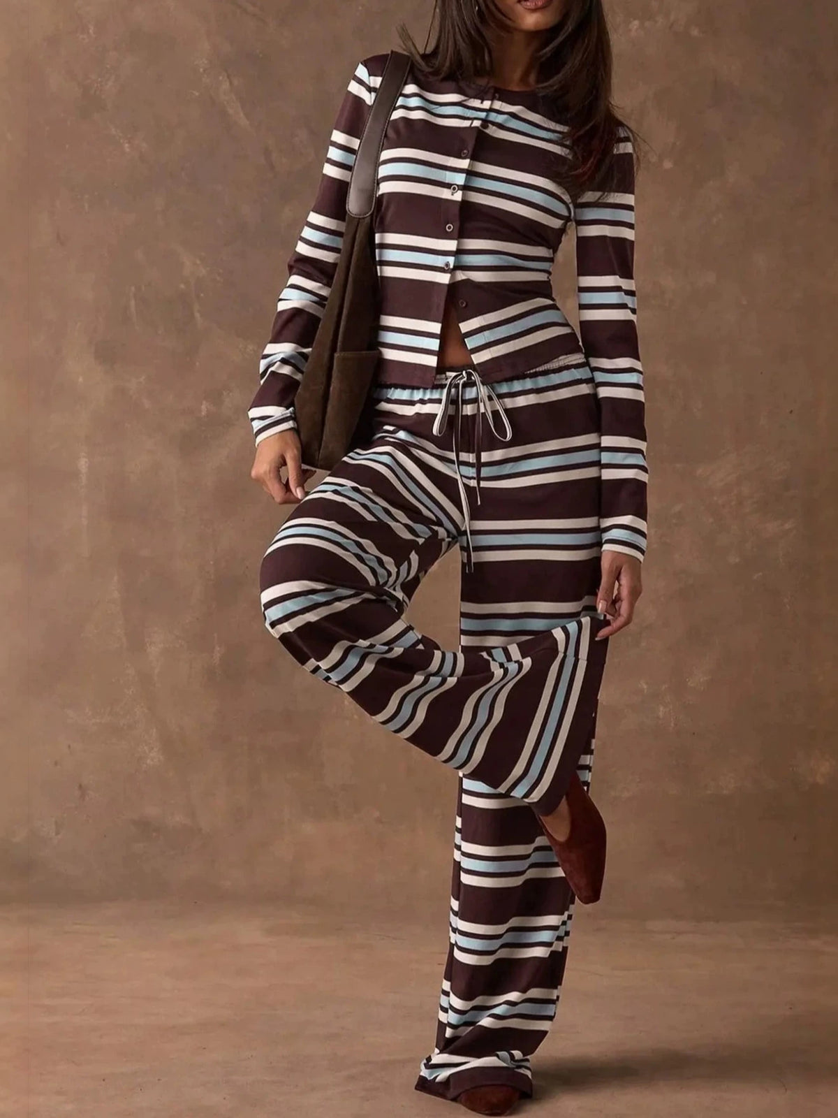 Pijama retro de rayas con pantalón ancho