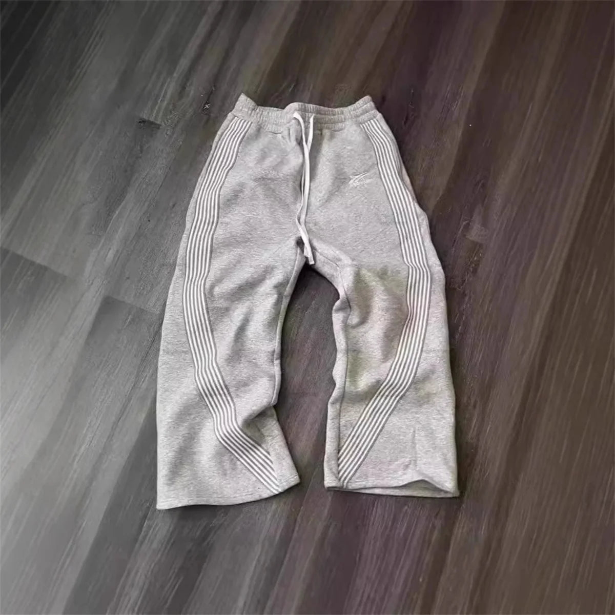 Pantalón recto de rayas estilo urbano