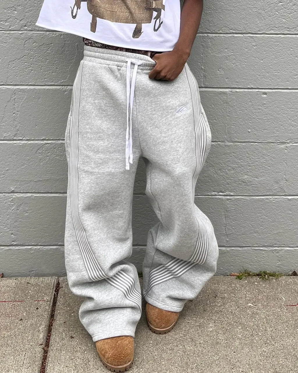 Pantalón recto de rayas estilo urbano