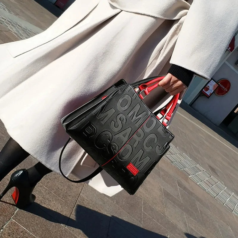 Bolso tote con letras en relieve