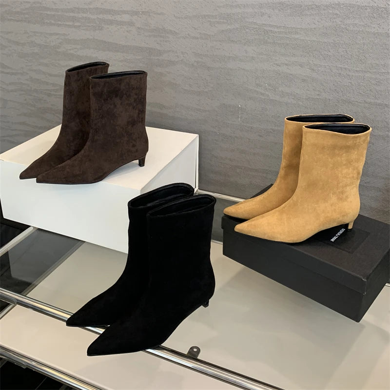 Botines de punta con tacón medio estilo vintage
