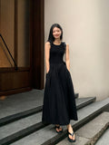 Vestido midi negro sin mangas estilo vintage