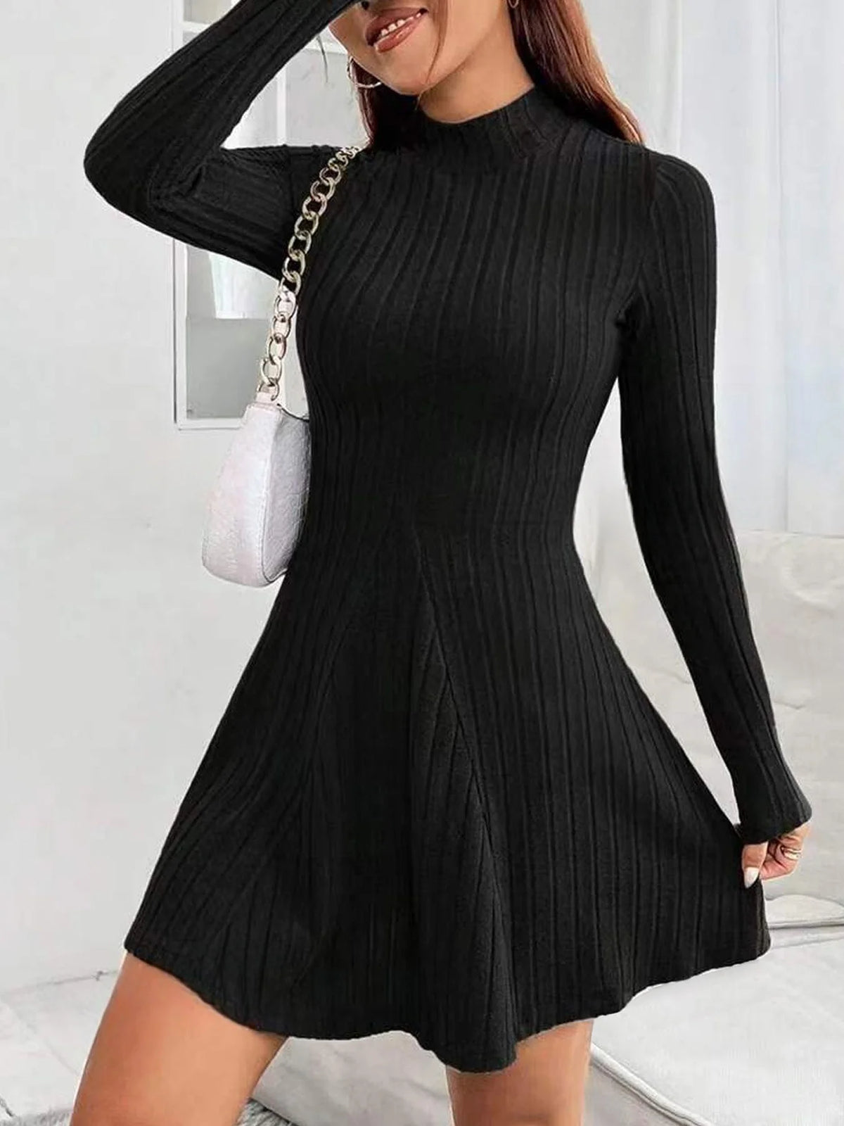 Vestido de punto entallado con falda evasé