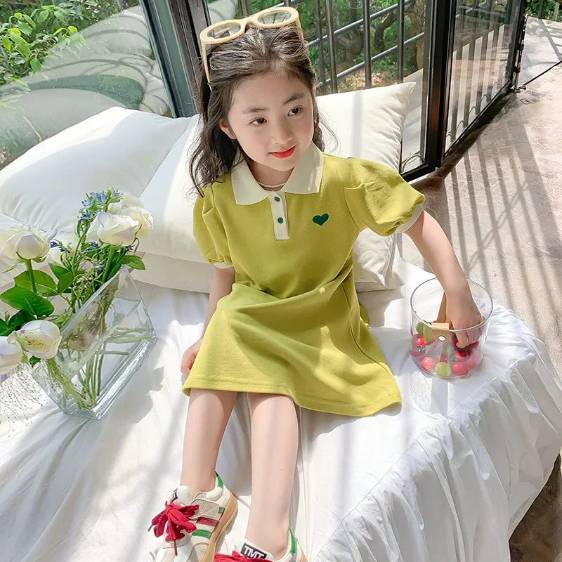 Vestido infantil a rayas con cuello camisero