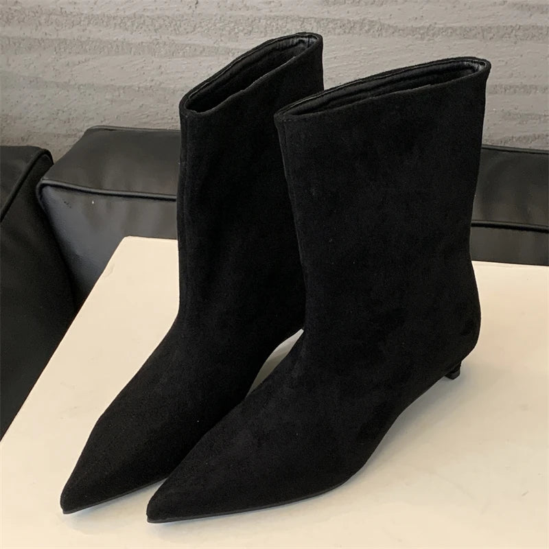 Botines de punta con tacón medio estilo vintage