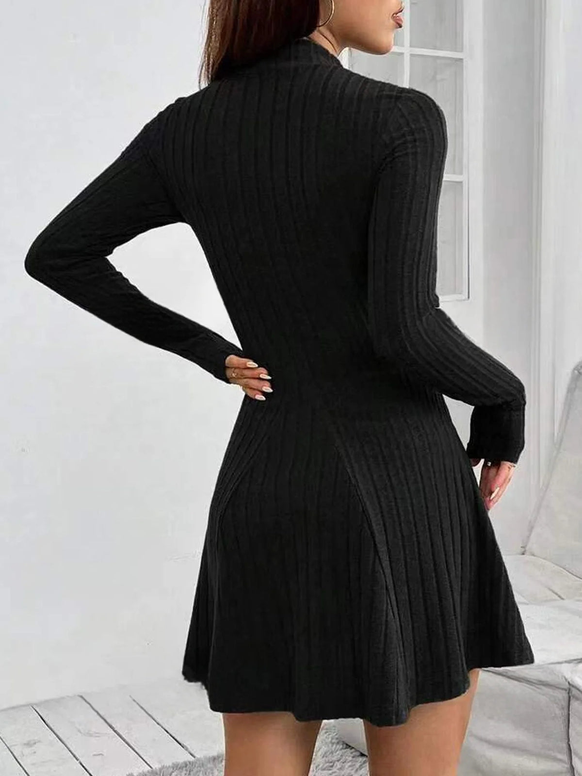 Vestido de punto entallado con falda evasé