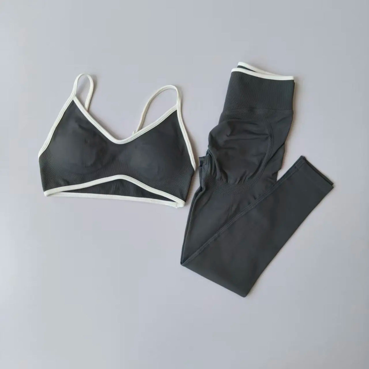 Conjunto deportivo de 2 piezas: top y mallas push-up