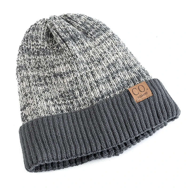 Gorro de punto bicolor con forro de pelo