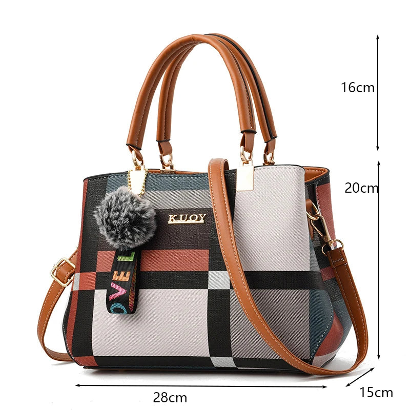 Bolso tote con letras en relieve