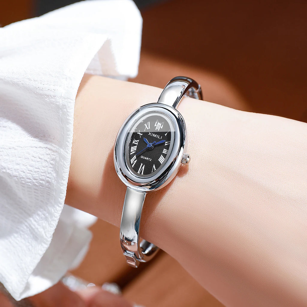 Reloj ovalado con números romanos para mujer