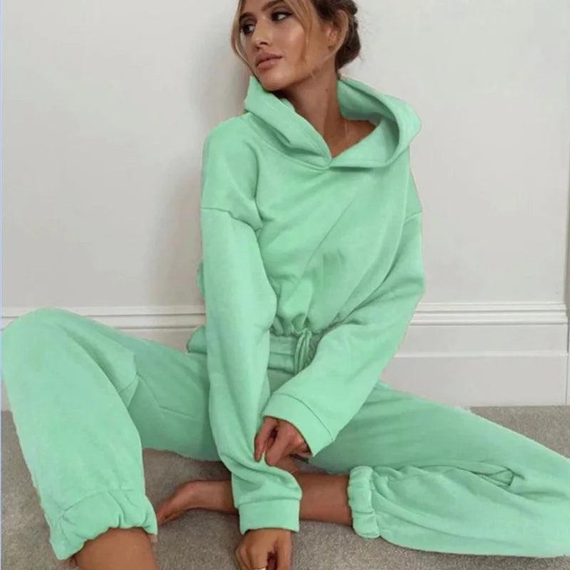 Chándal de mujer: sudadera corta y pantalón ancho