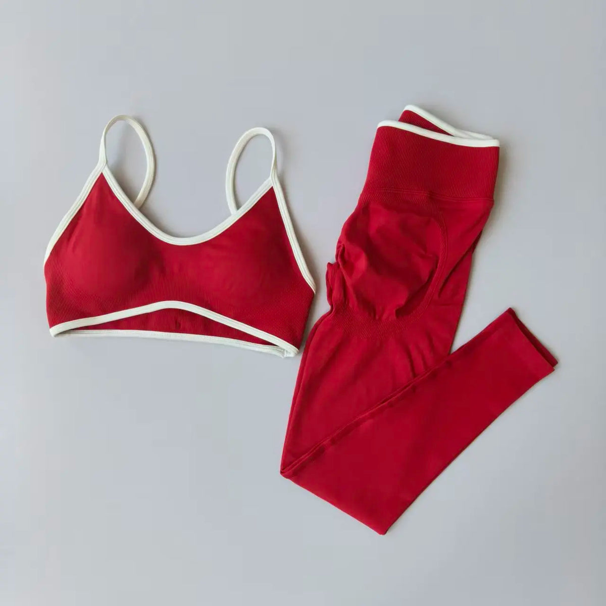Conjunto deportivo de 2 piezas: top y mallas push-up