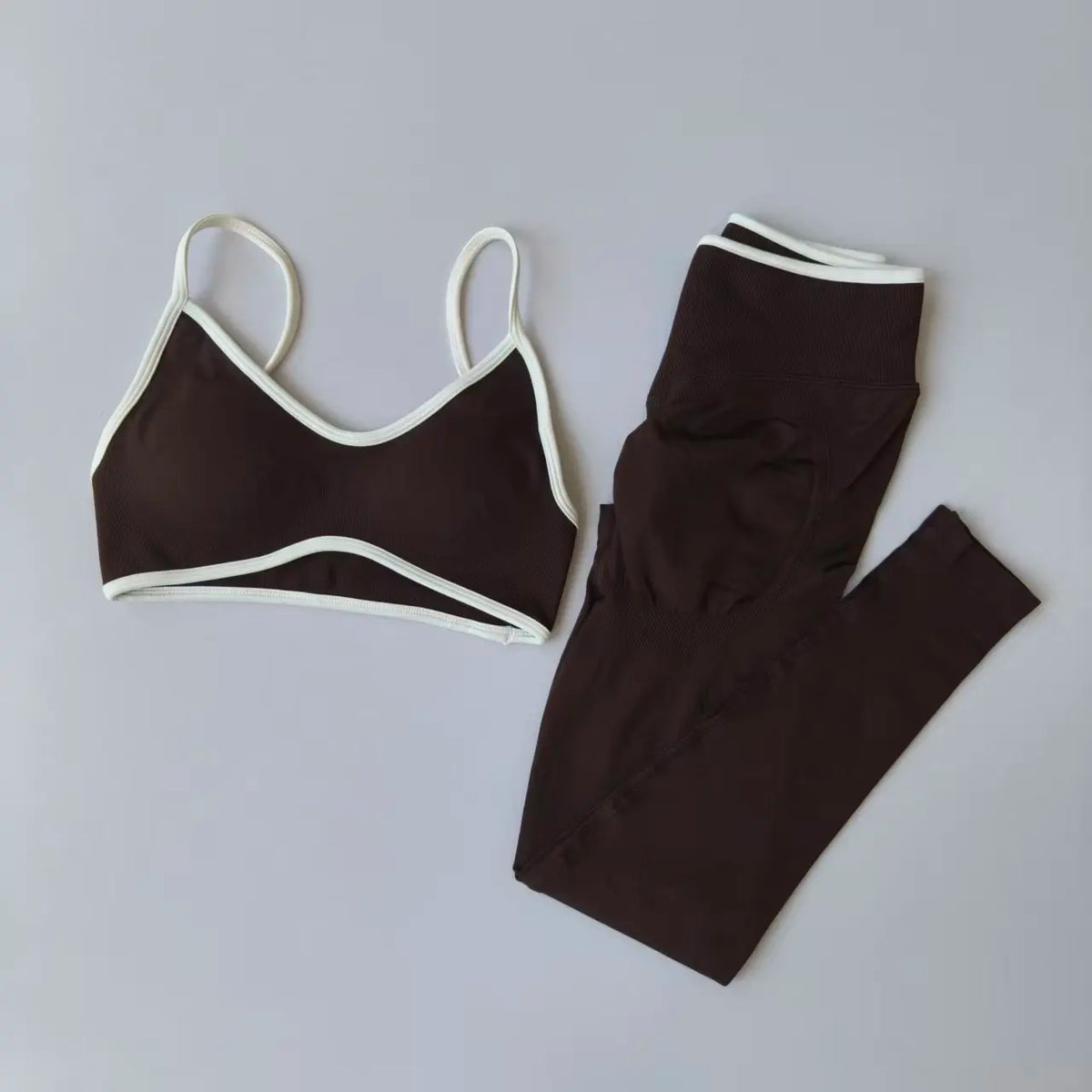 Conjunto deportivo de 2 piezas: top y mallas push-up