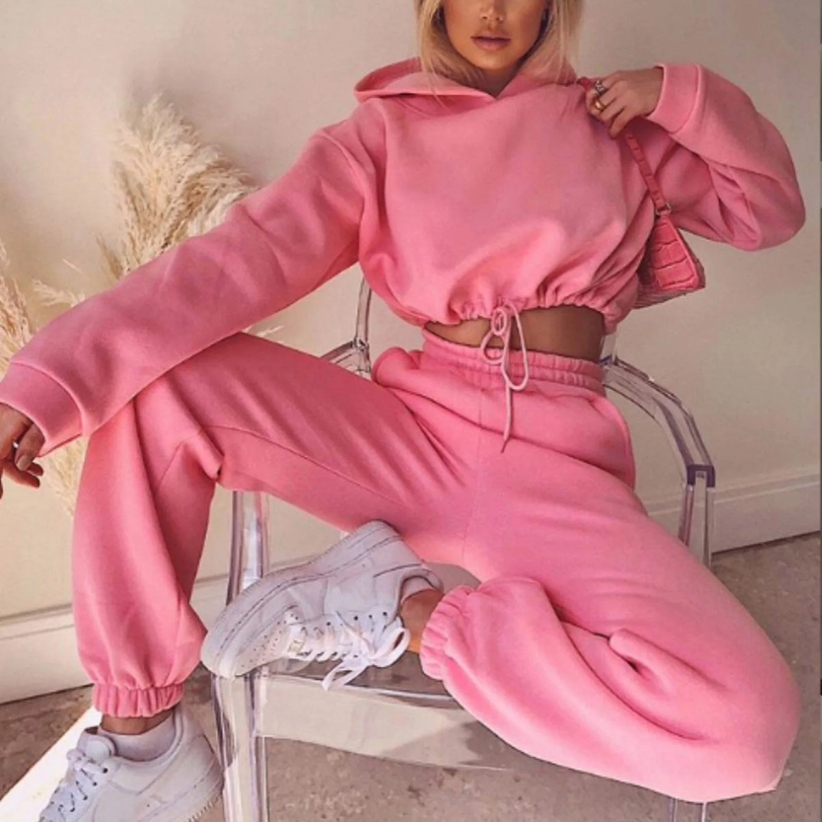 Chándal de mujer: sudadera corta y pantalón ancho