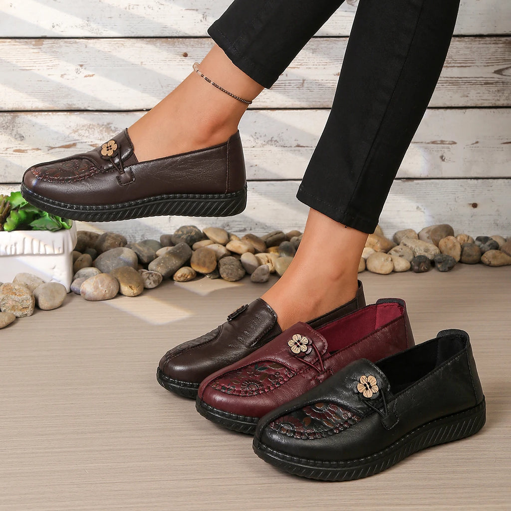 Mocasines con relieve floral para mujer