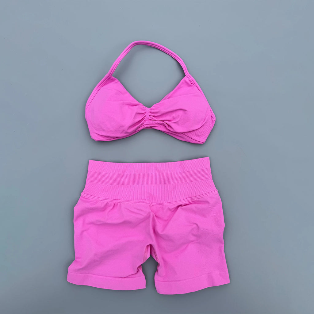 Conjunto deportivo sin costuras: top halter y short