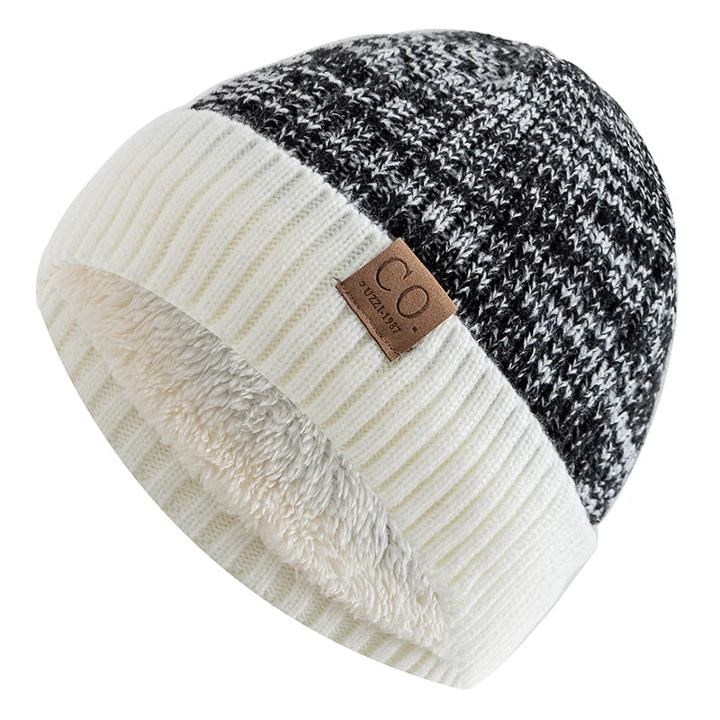 Gorro de punto bicolor con forro de pelo