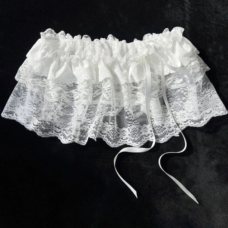 Falda corta de tul con encaje
