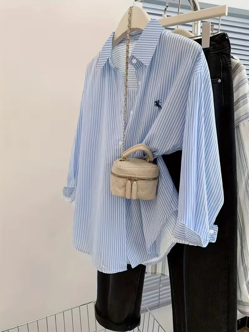 Blusa estampada con botones de manga larga