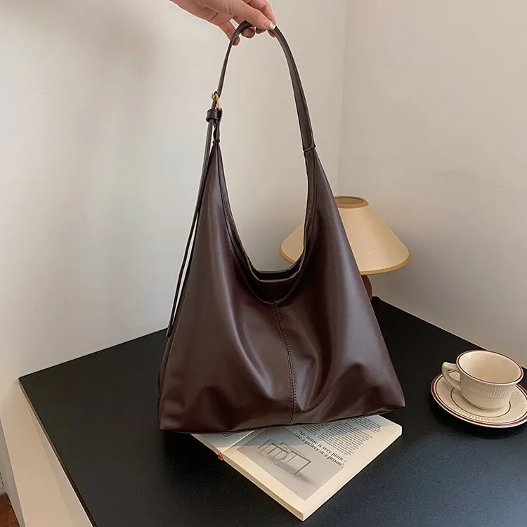 Bolso hobo de piel sintética suave