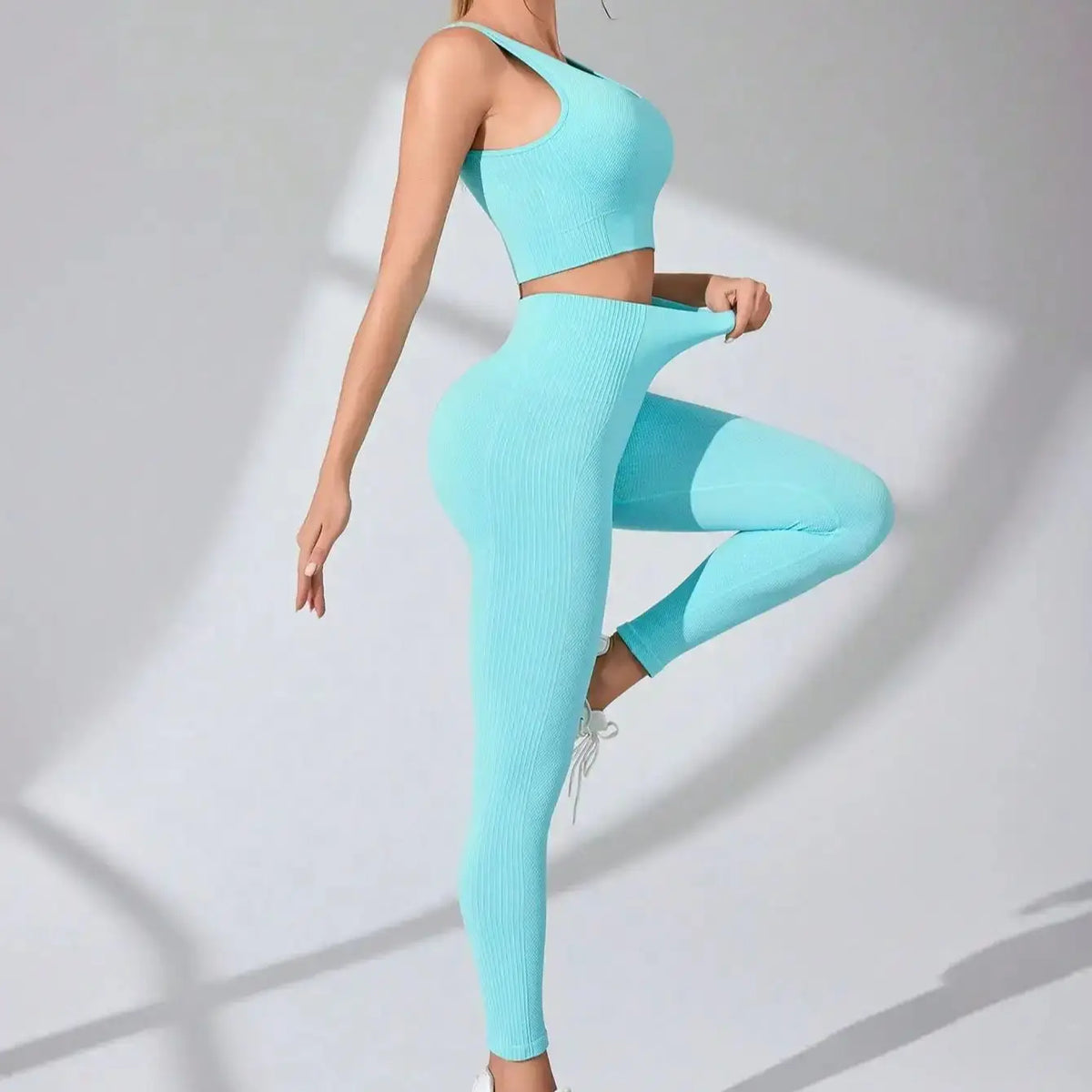 Conjunto deportivo mujer: leggings sin costuras y top cruzado