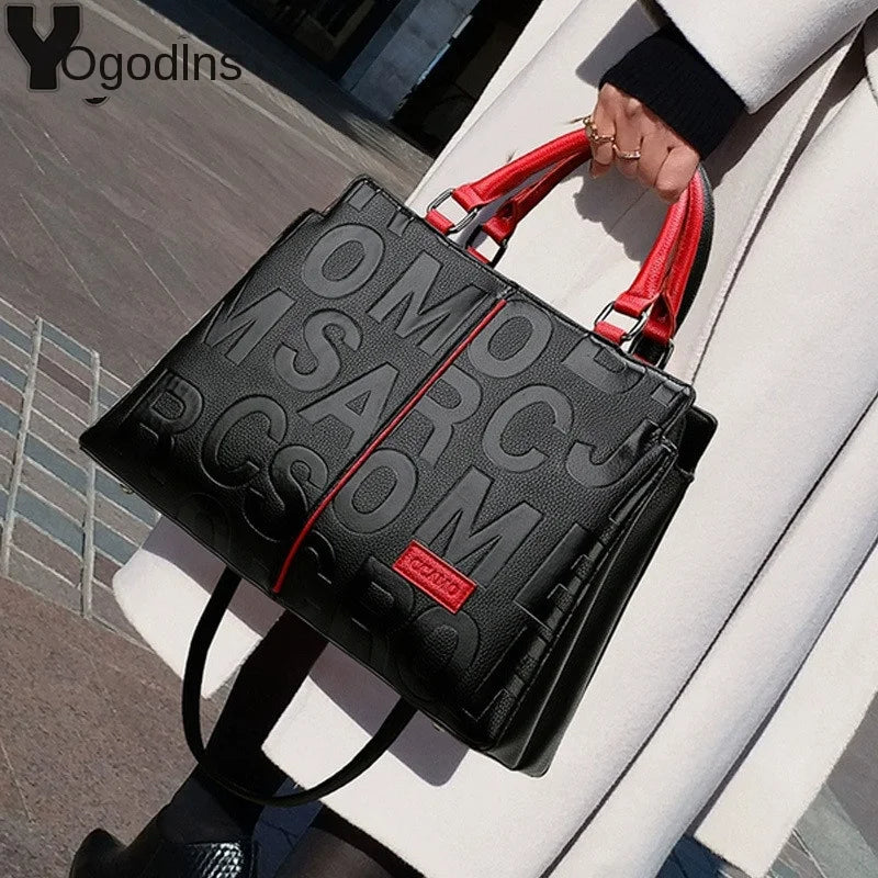 Bolso tote con letras en relieve