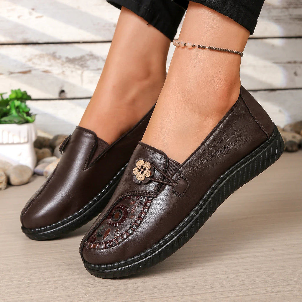 Mocasines con relieve floral para mujer