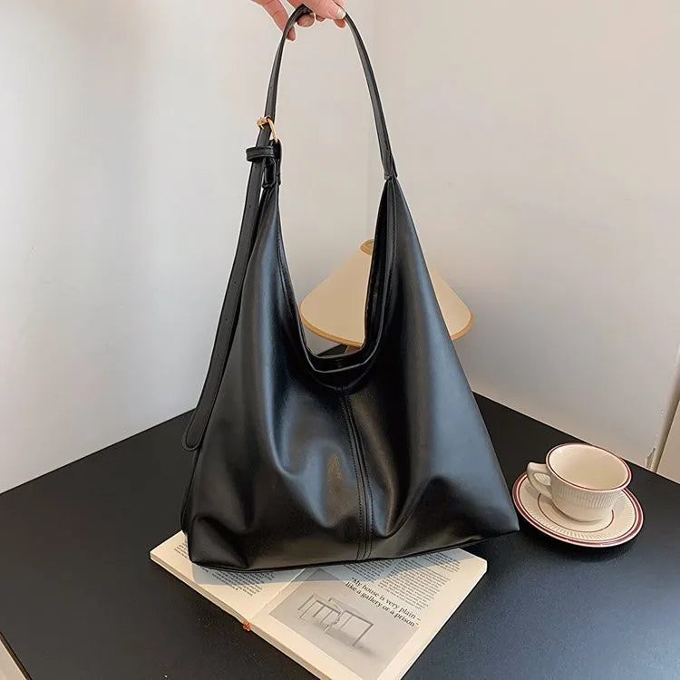 Bolso hobo de piel sintética suave
