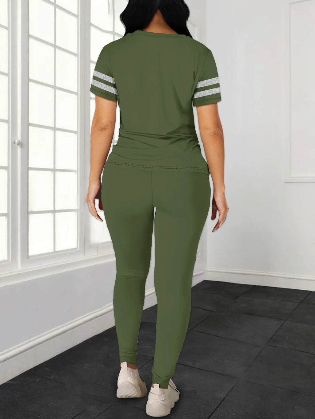 Conjunto casual de camiseta y pantalón bicolor