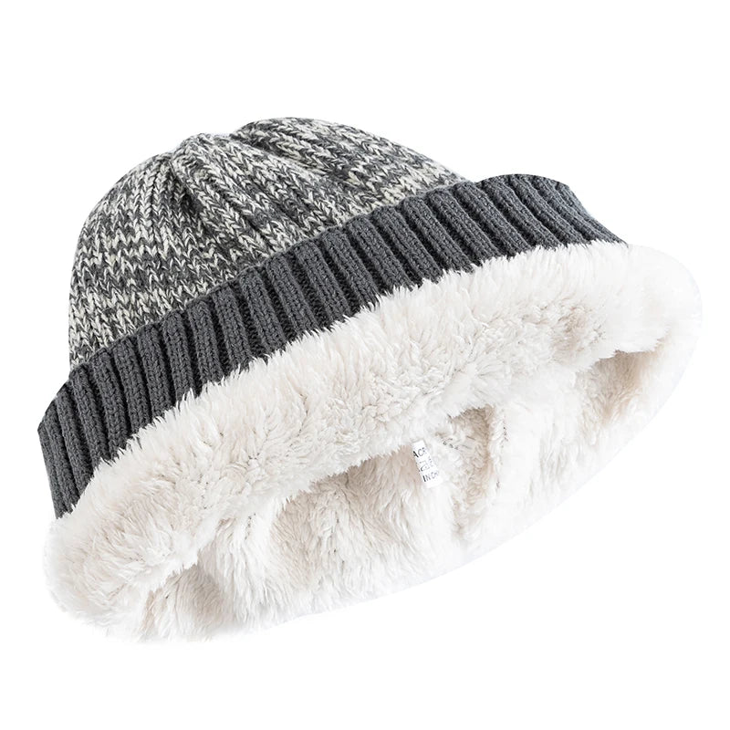 Gorro de punto bicolor con forro de pelo