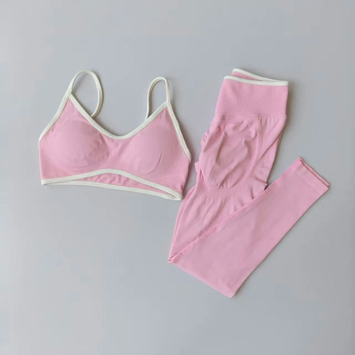 Conjunto deportivo de 2 piezas: top y mallas push-up