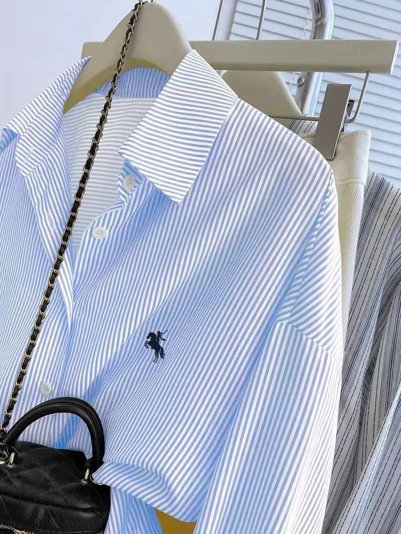 Blusa estampada con botones de manga larga