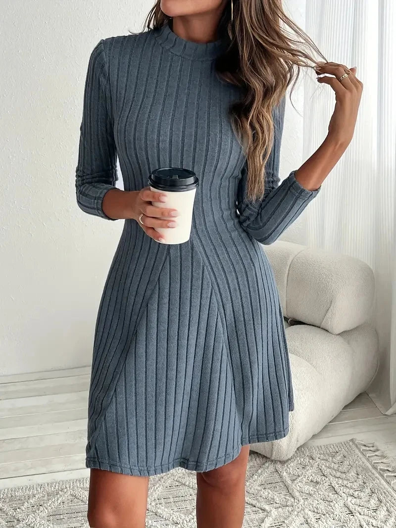 Vestido de punto entallado con falda evasé