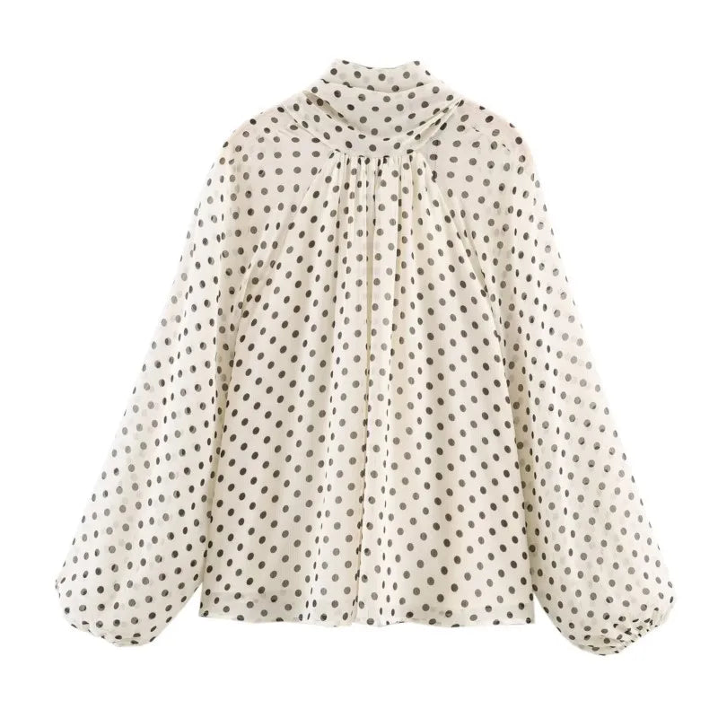 Blusa de lunares con cuello alto