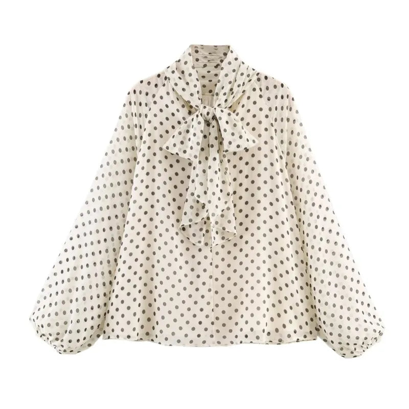 Blusa de lunares con cuello alto