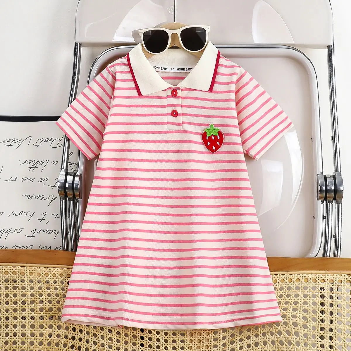 Vestido infantil a rayas con cuello camisero