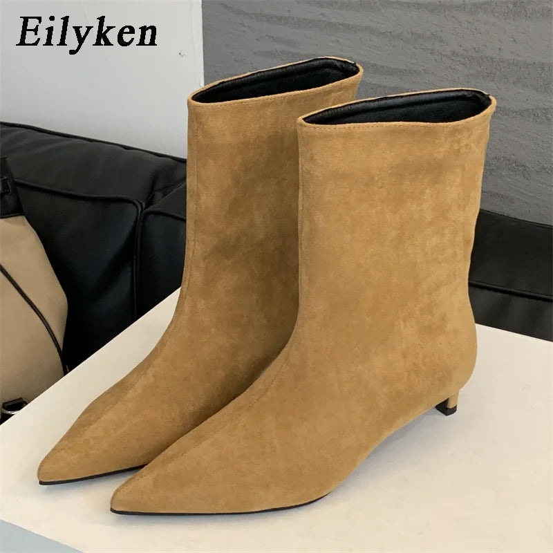 Botines de punta con tacón medio estilo vintage