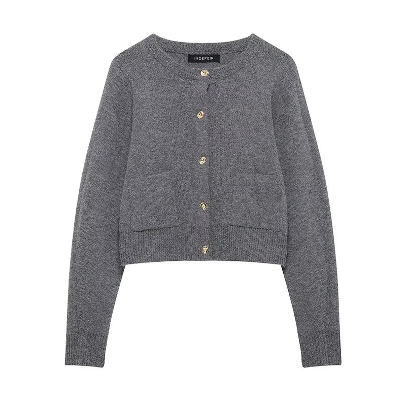 Conjunto de punto: chaqueta con botones y minifalda