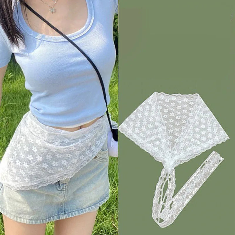 Falda corta de tul con encaje