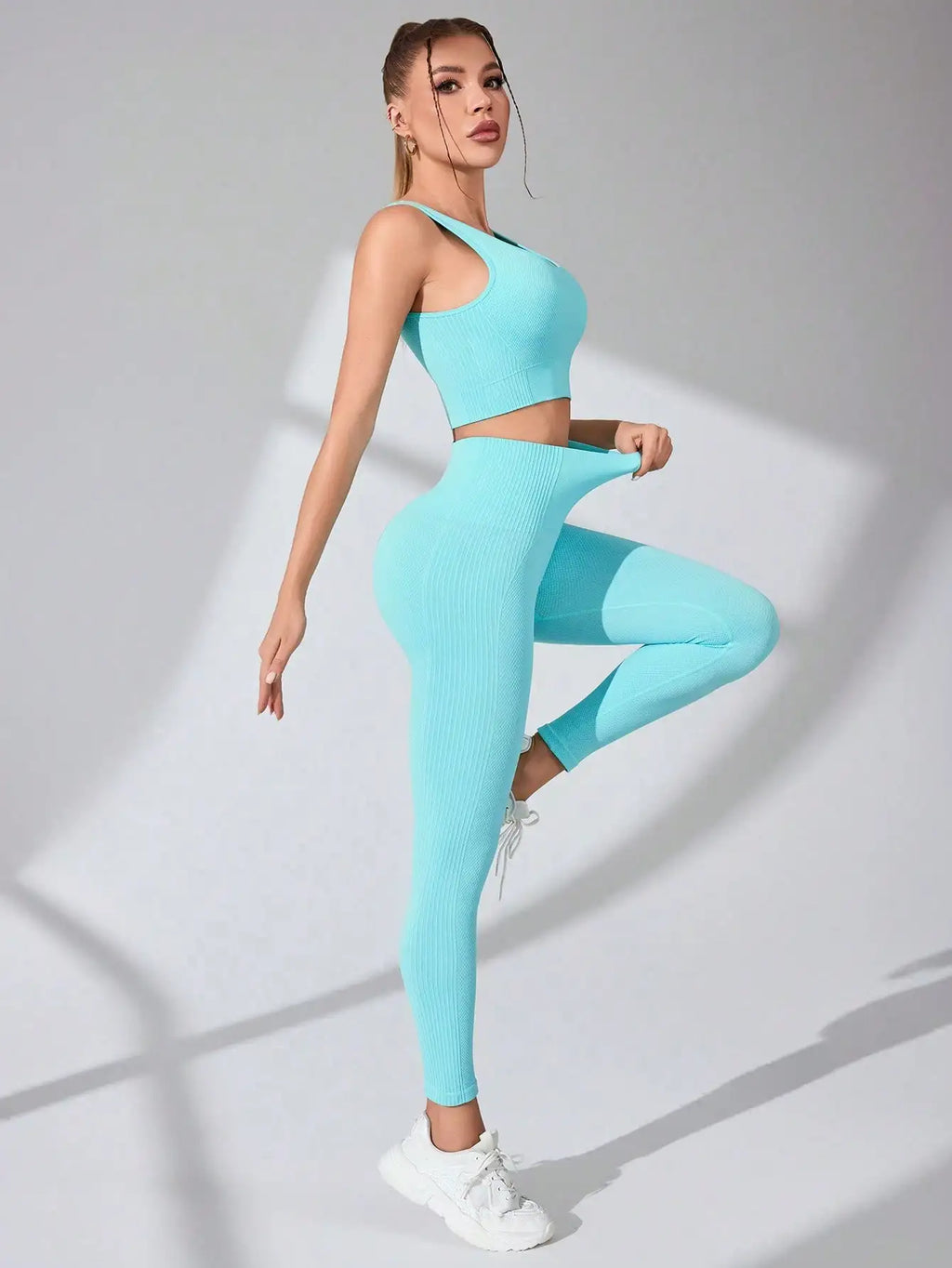 Conjunto deportivo mujer: leggings sin costuras y top cruzado