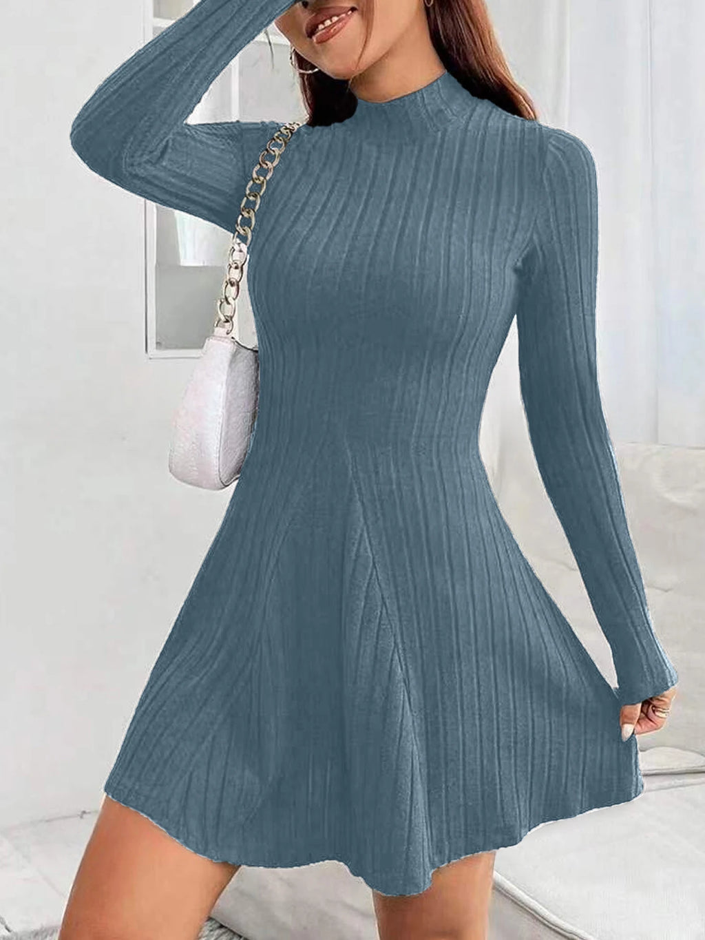 Vestido de punto entallado con falda evasé