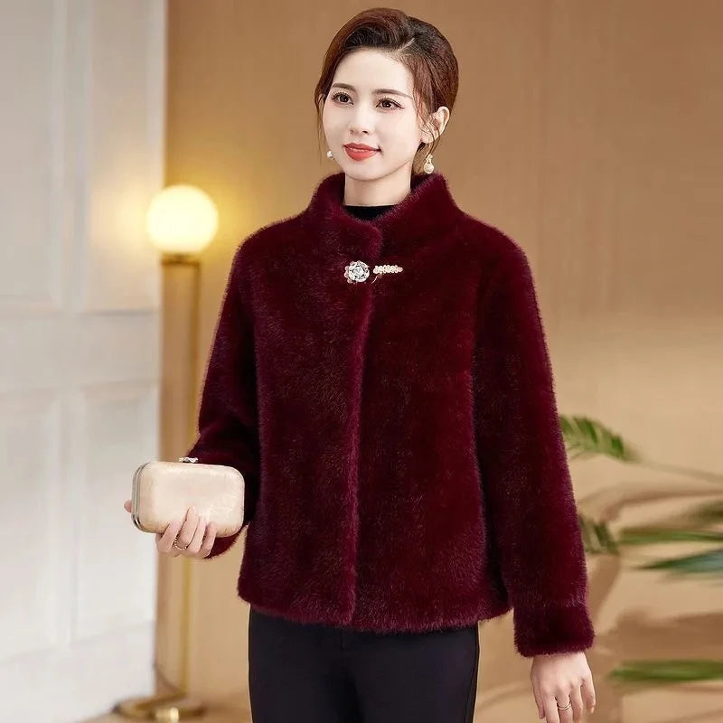 Chaqueta corta de efecto pelo con cuello alto