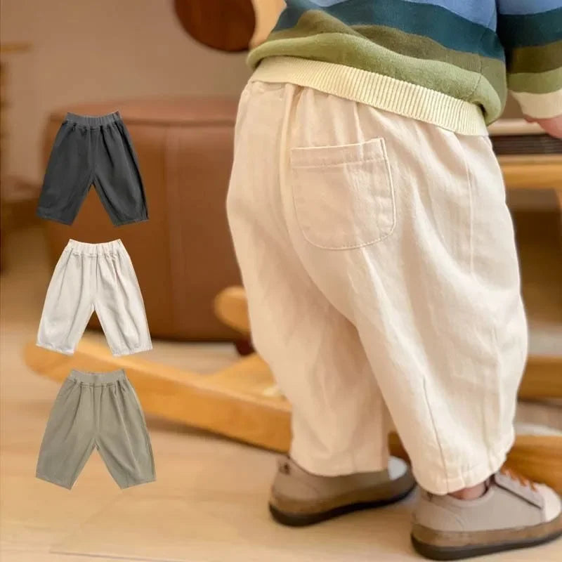 Pantalón infantil tobillero con bolsillos