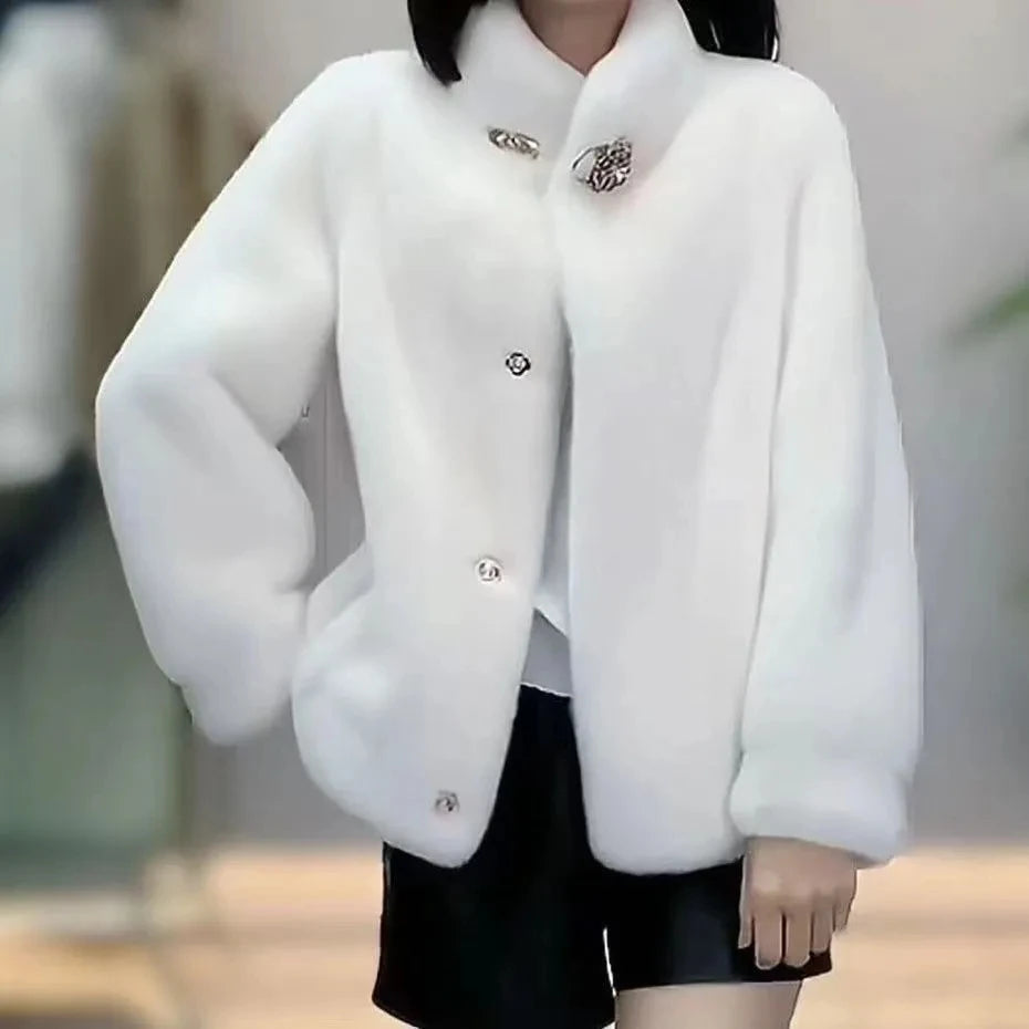 Chaqueta corta de efecto pelo con cuello alto