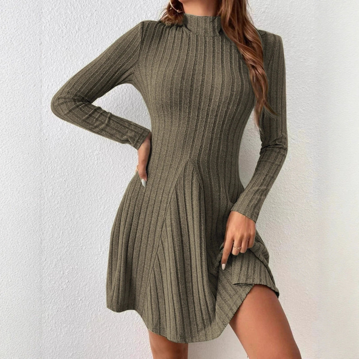 Vestido de punto entallado con falda evasé